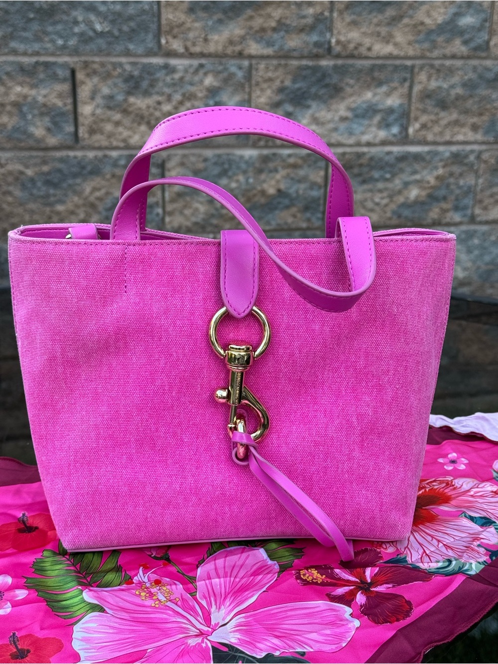 🎀 Rebecca Minkoff Megan Mini Tote Crossbody Bag

🚭Smoking
🚫Pets

Send offers!